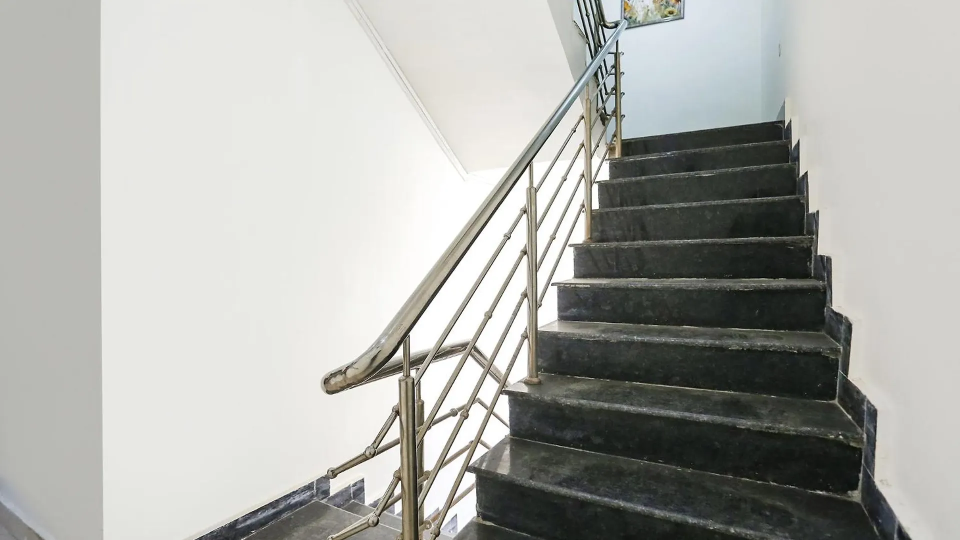 Fabexpress Aditya Guest House Varanasi Hotel
